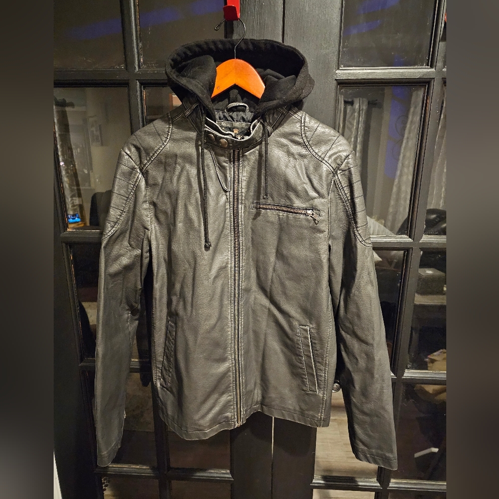 YOUNG MENS LEATHER JACKET SZ M